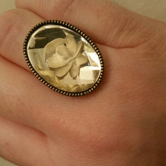 Jewelry - *5/$25 sale* Adjustable crystal rose ring